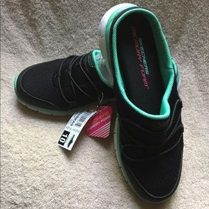 Skechers NWT size 10 slide memory foam